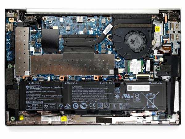 HP EliteBook 840 G8 Innenansicht mit wechselbaren Komponenten Innenansicht des HP EliteBook 840 G8 mit wechselbarem WWAN-Modul, WLAN-Modul, 2x DDR4 SO-DIMM RAM-Slots, M.2 NVMe 2280 SSD und Akku