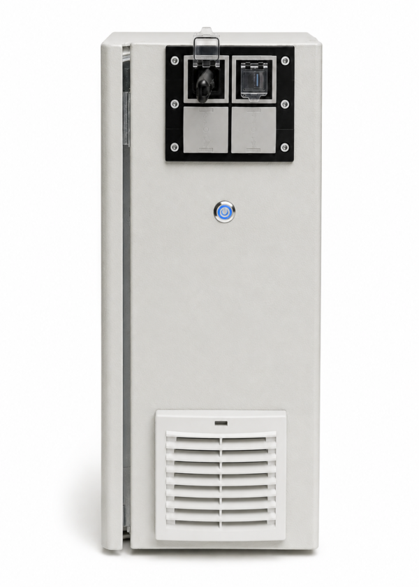 Frontansicht der IP54 Workstation mit KEL 16/4, AT-KS-AK Adaptertüllen für Keystone-Module, Schutzklappe und flexiblem Frontanschluss-Konzept
